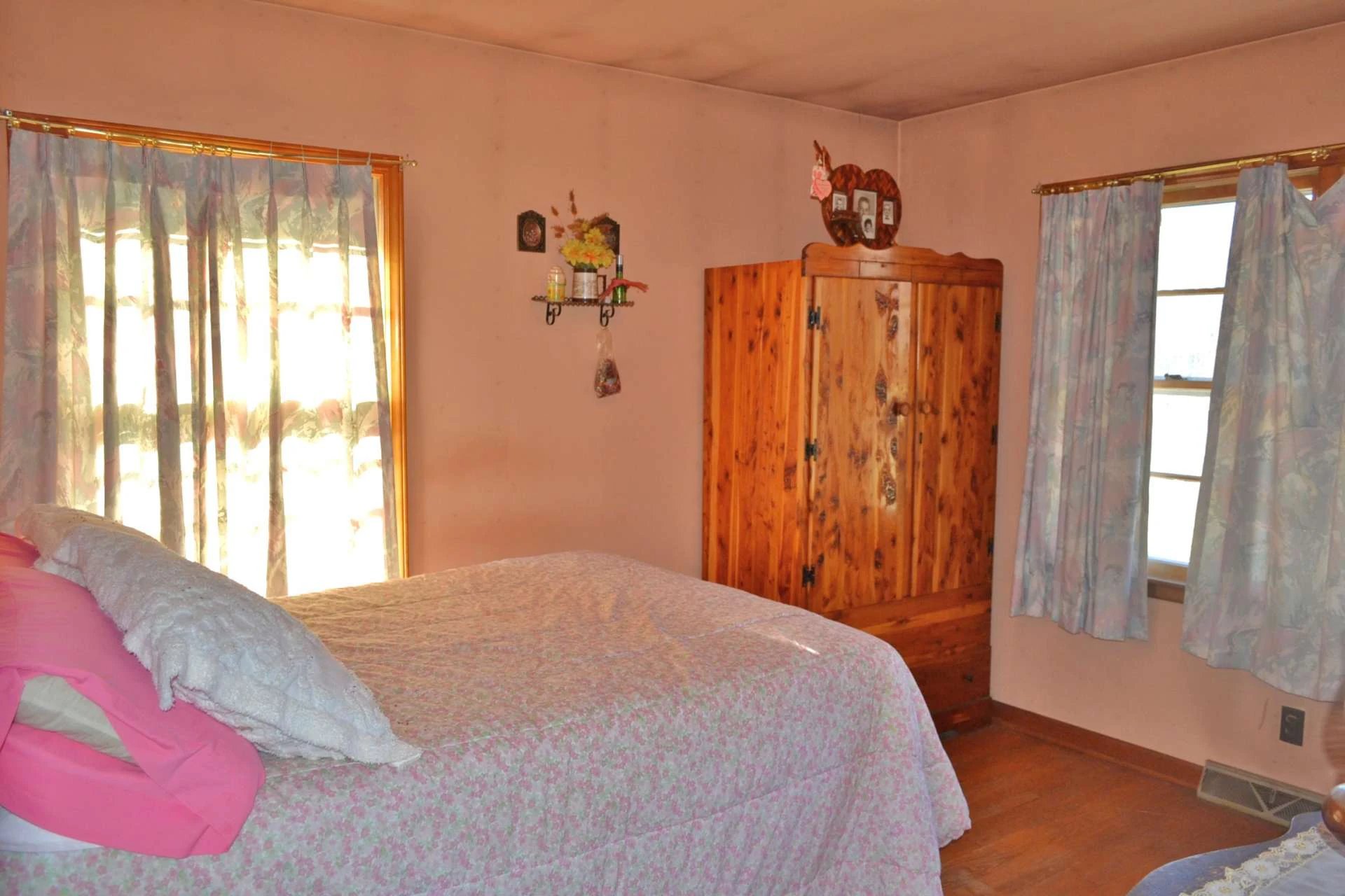 Image number 13 for the current listing