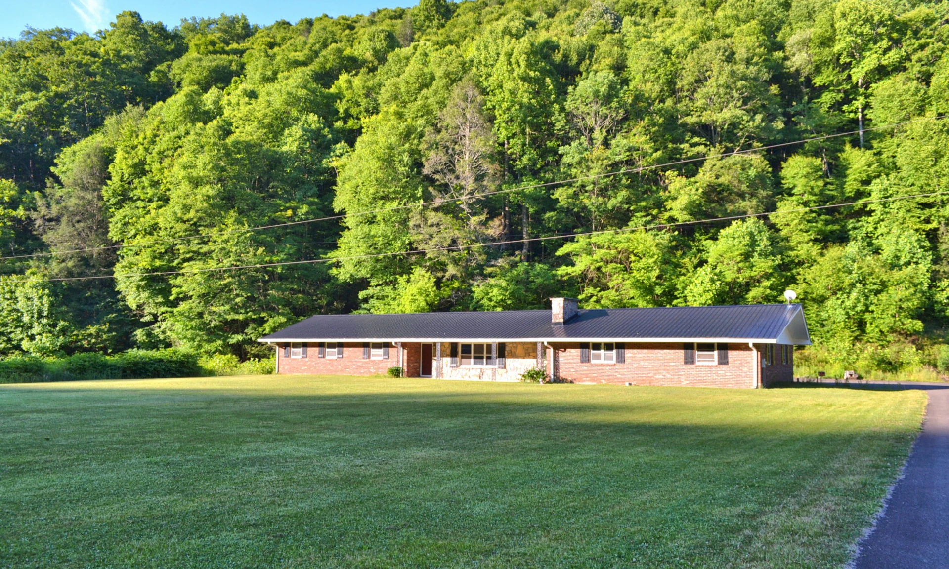 Image number 1 for the current listing