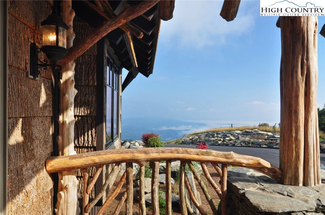 Image number 7 for the current listing