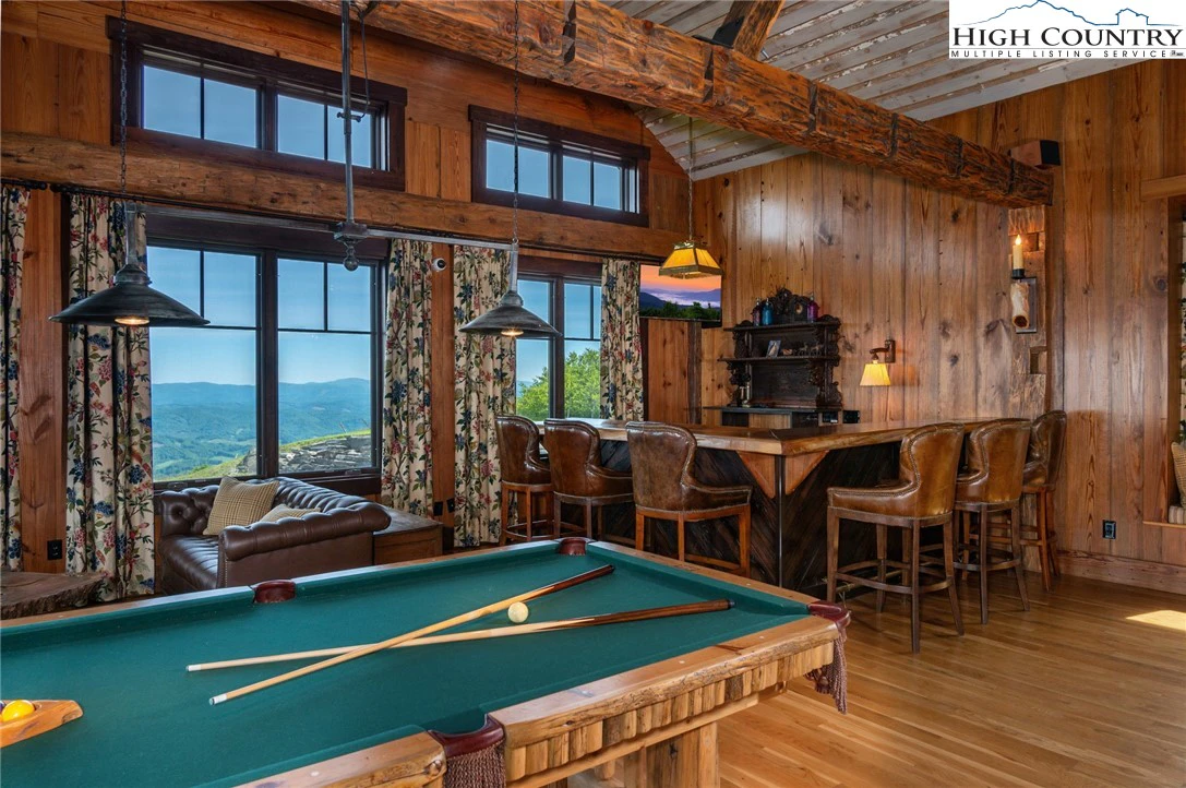 Image number 9 for the current listing