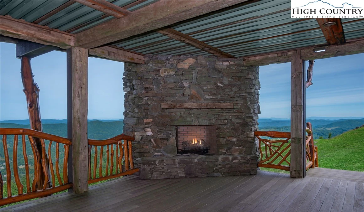 Image number 18 for the current listing