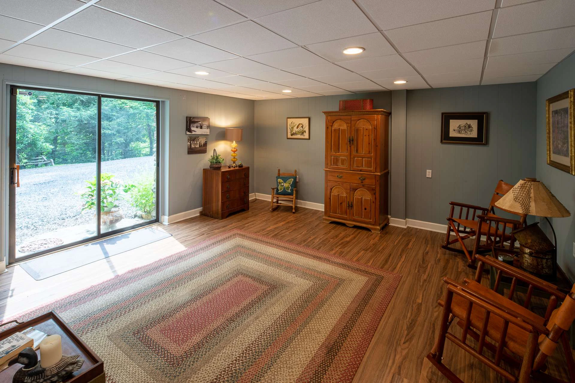 Image number 2 for the current listing