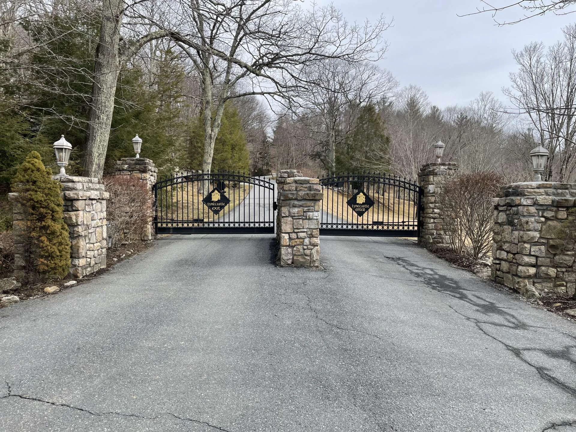 Image number 2 for the current listing