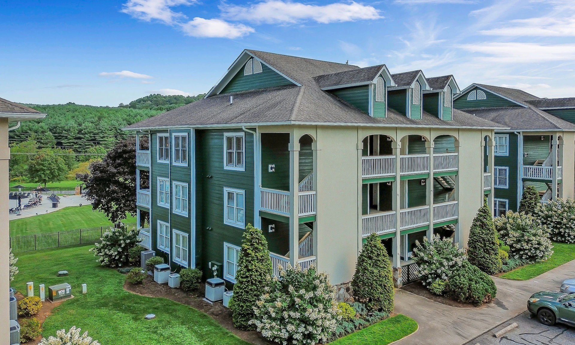 Image number 1 for the current listing