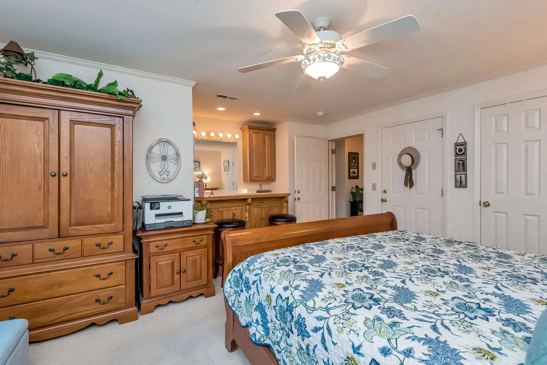 Image number 3 for the current listing