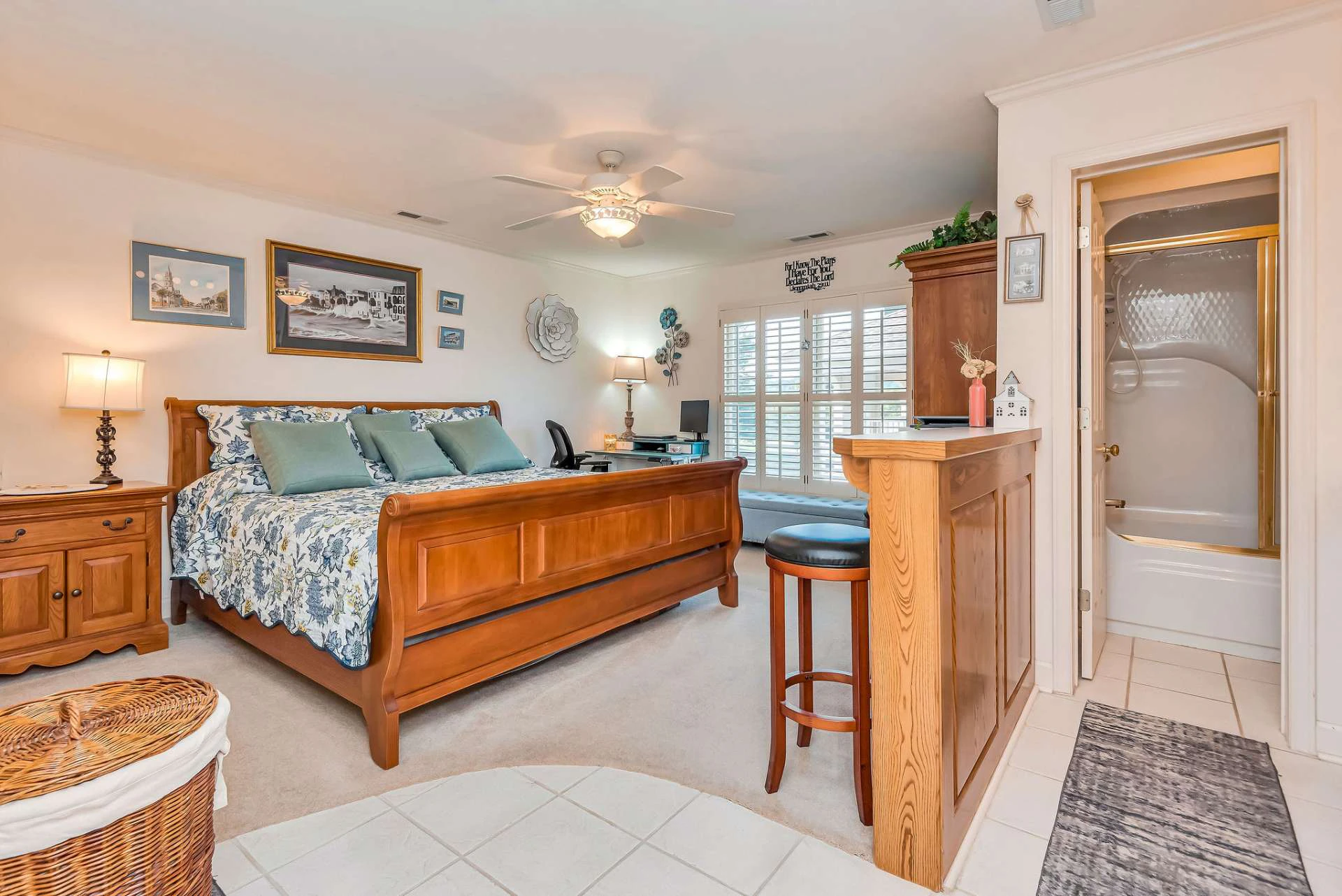 Image number 6 for the current listing