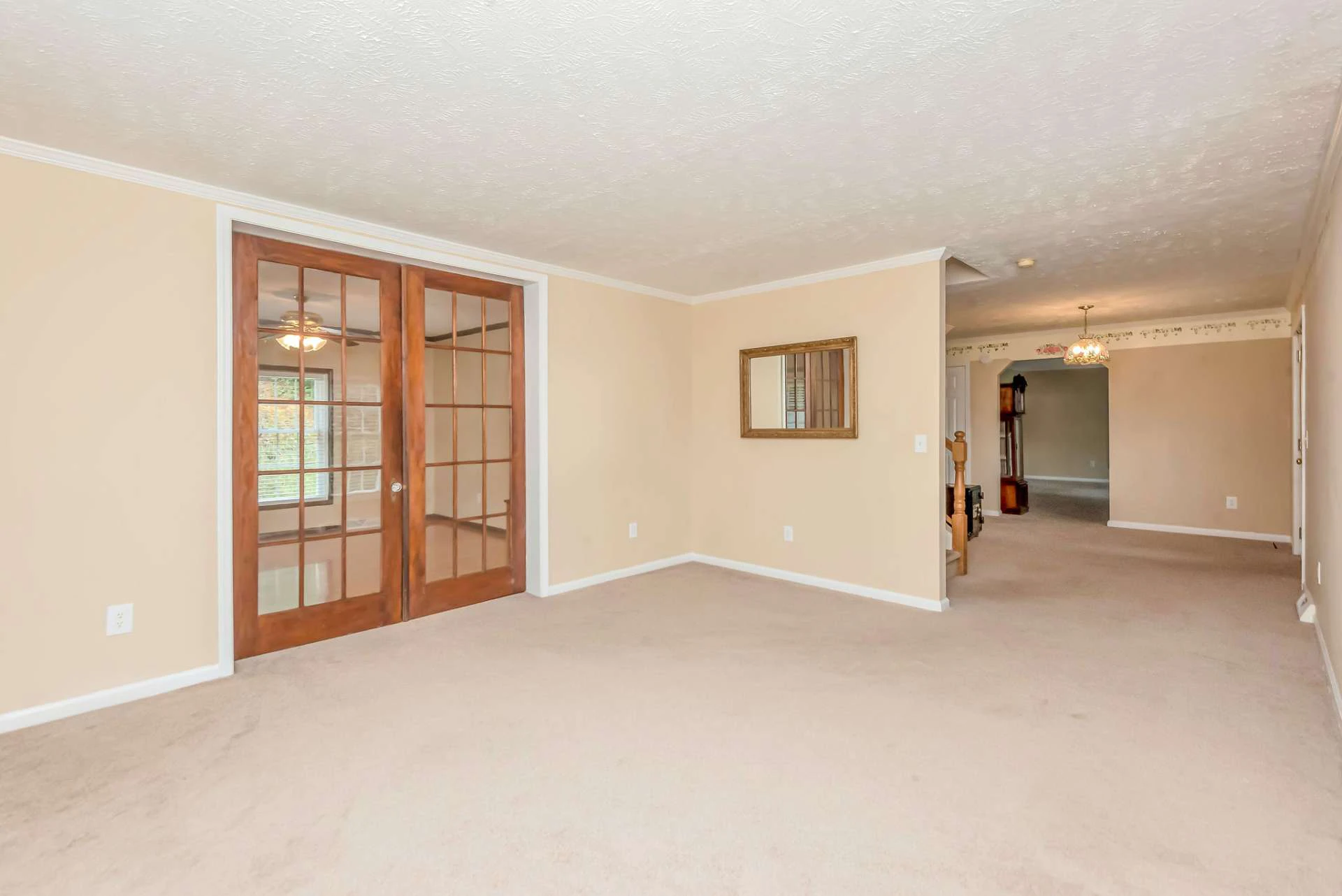 Image number 14 for the current listing
