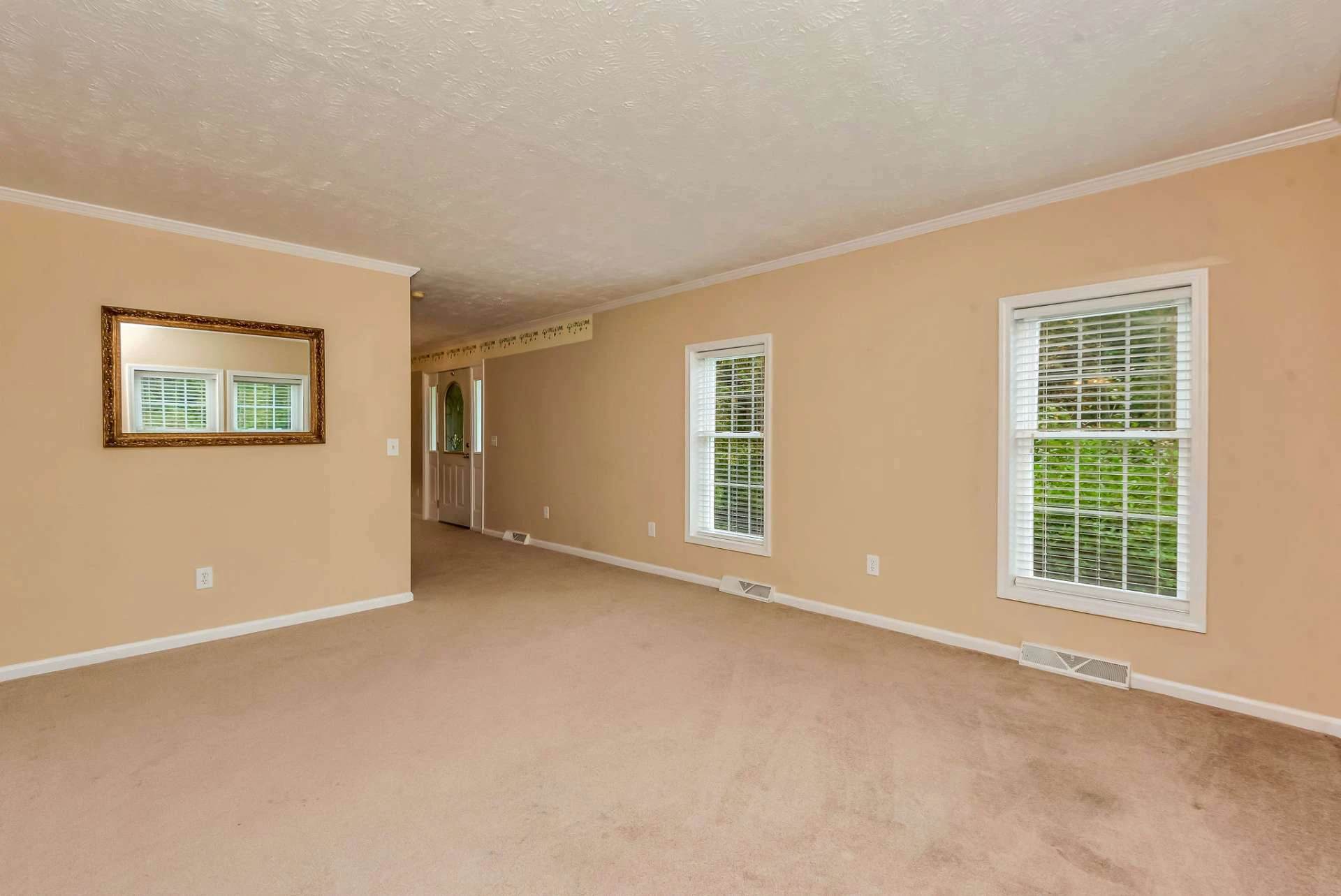 Image number 3 for the current listing