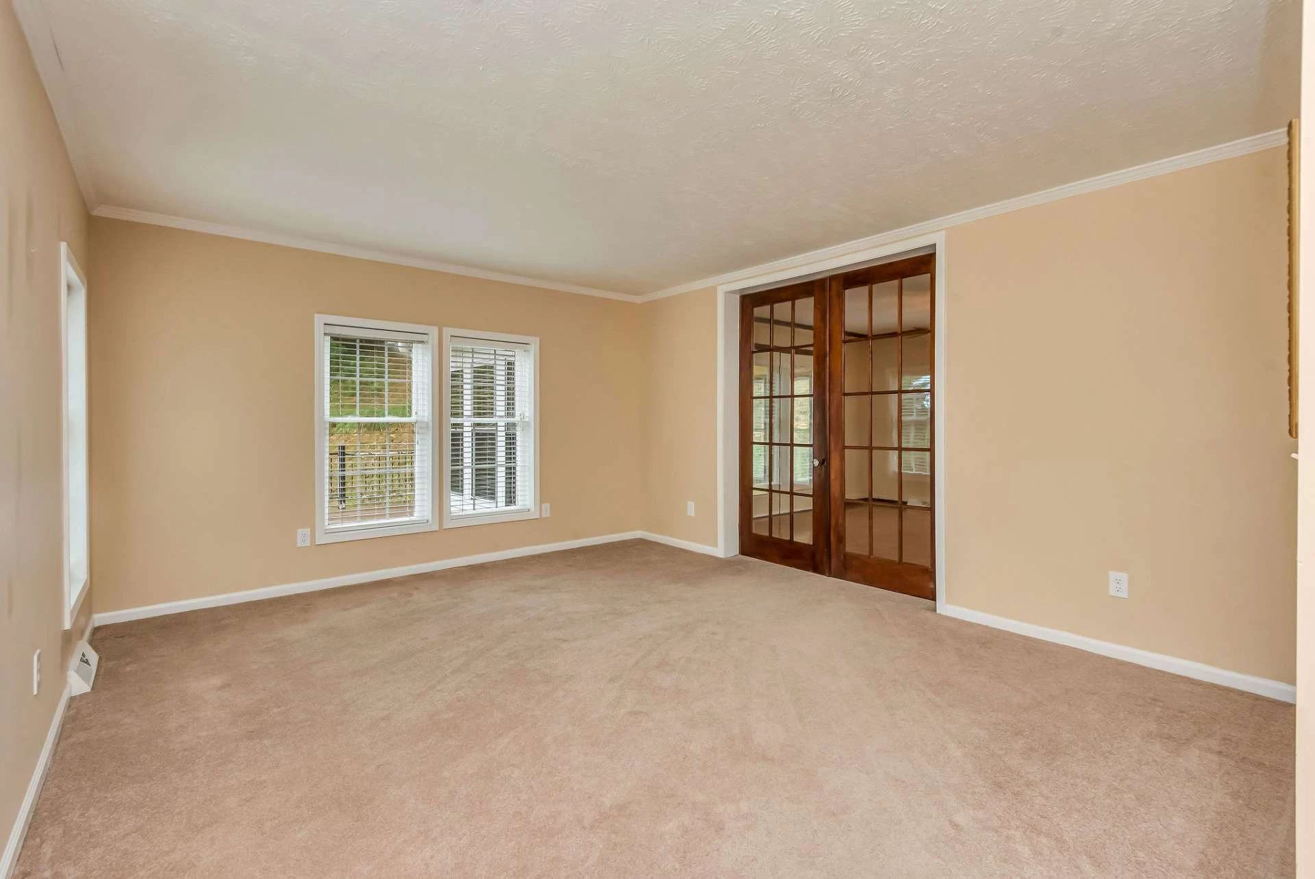 Image number 4 for the current listing