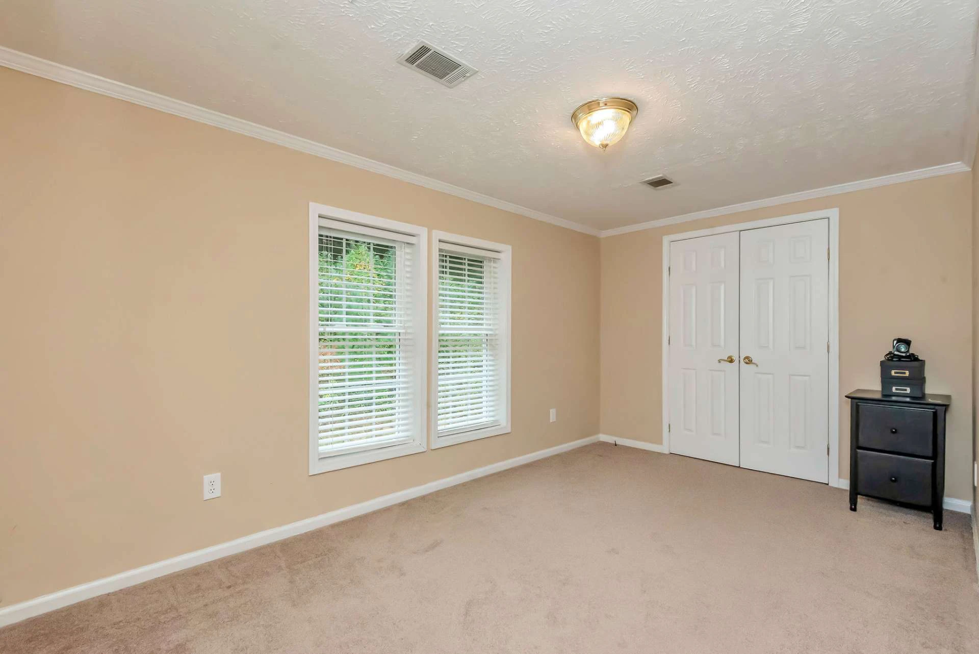 Image number 18 for the current listing