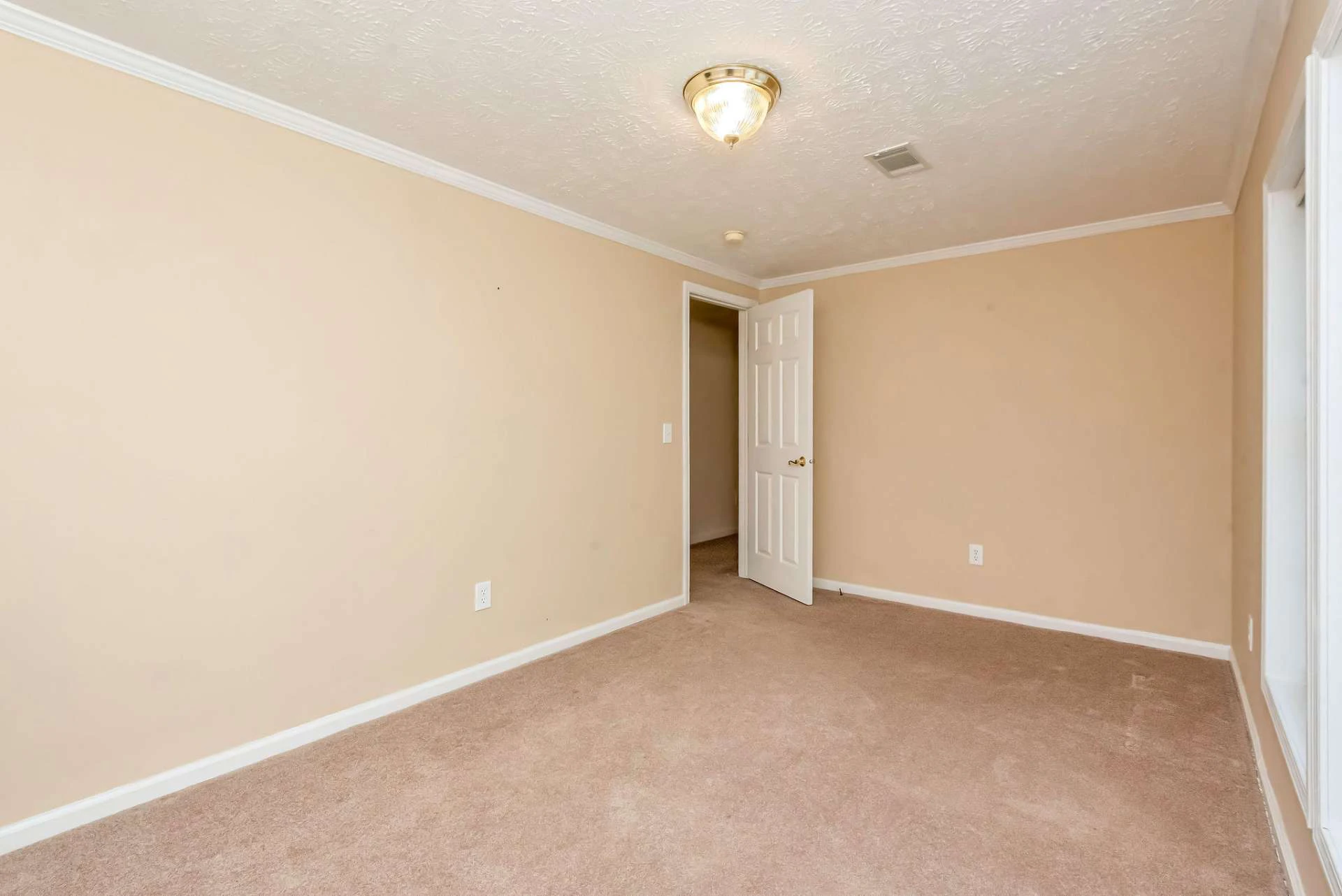 Image number 19 for the current listing