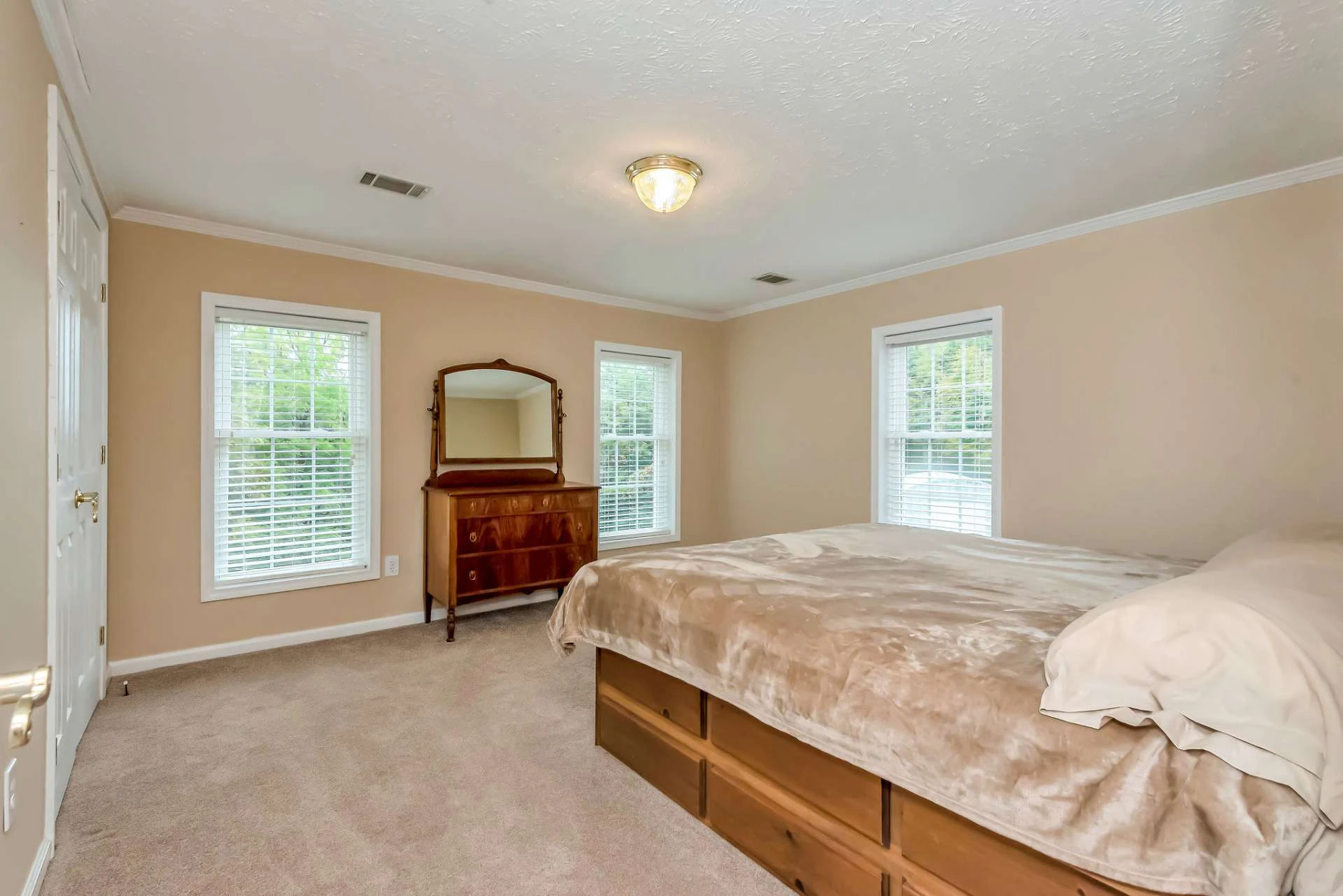 Image number 21 for the current listing