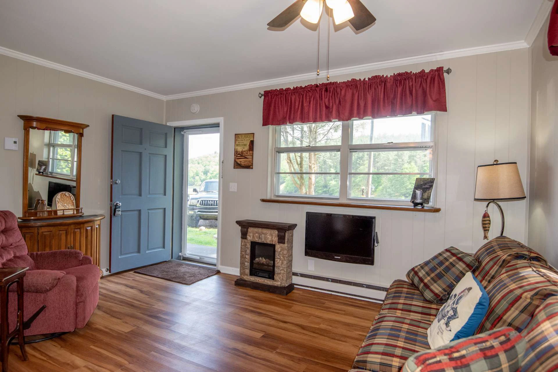 Image number 11 for the current listing