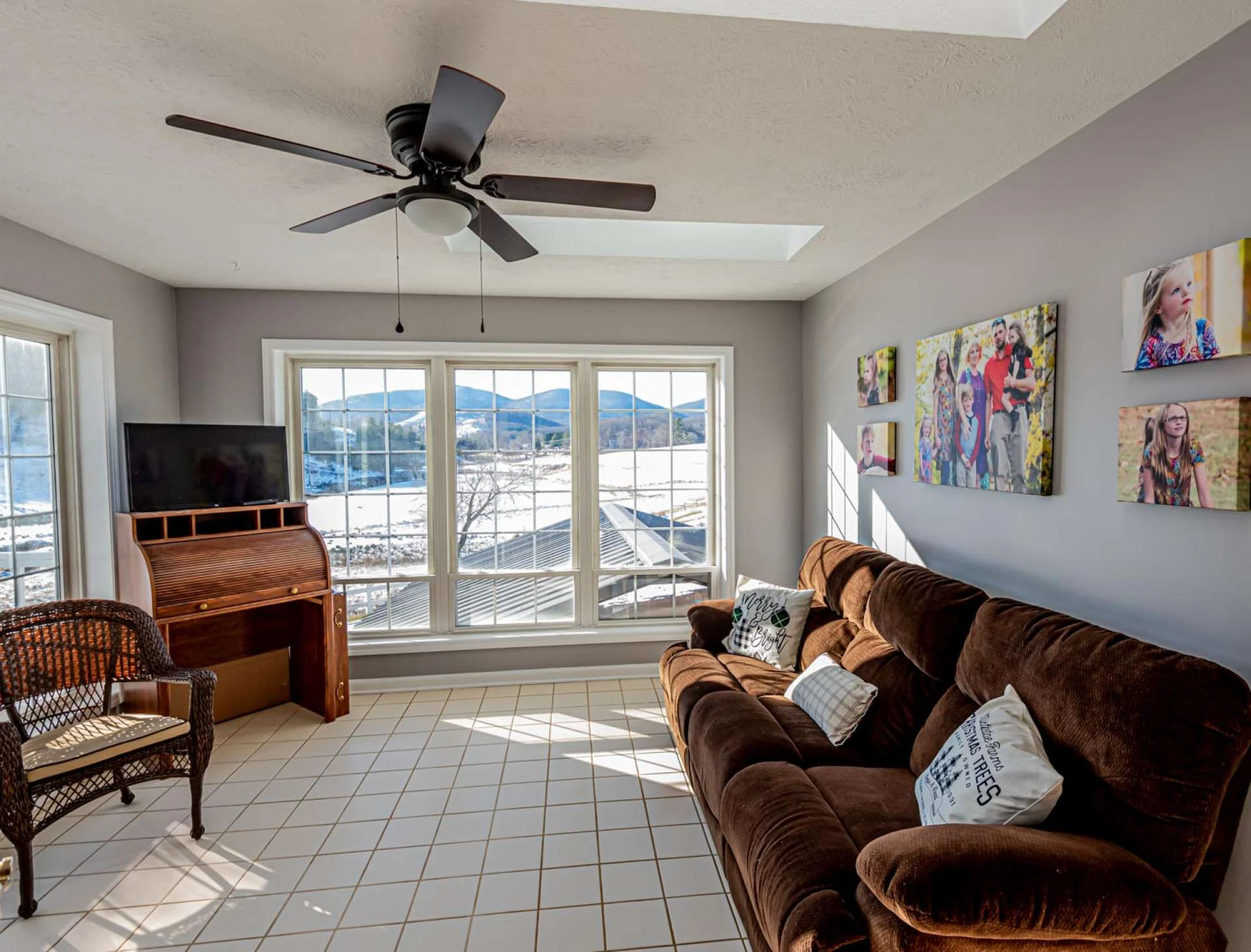 Image number 4 for the current listing