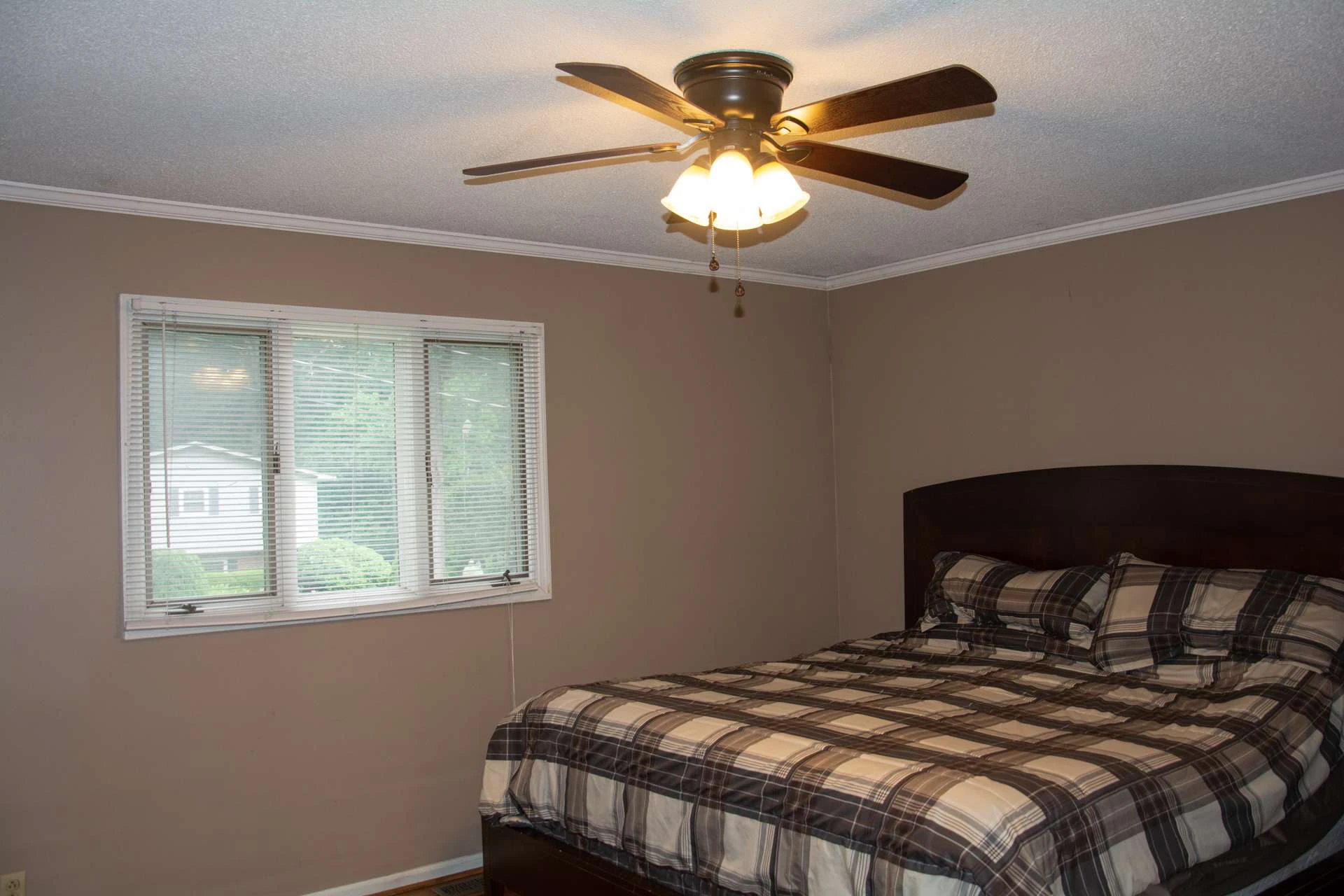 Image number 5 for the current listing