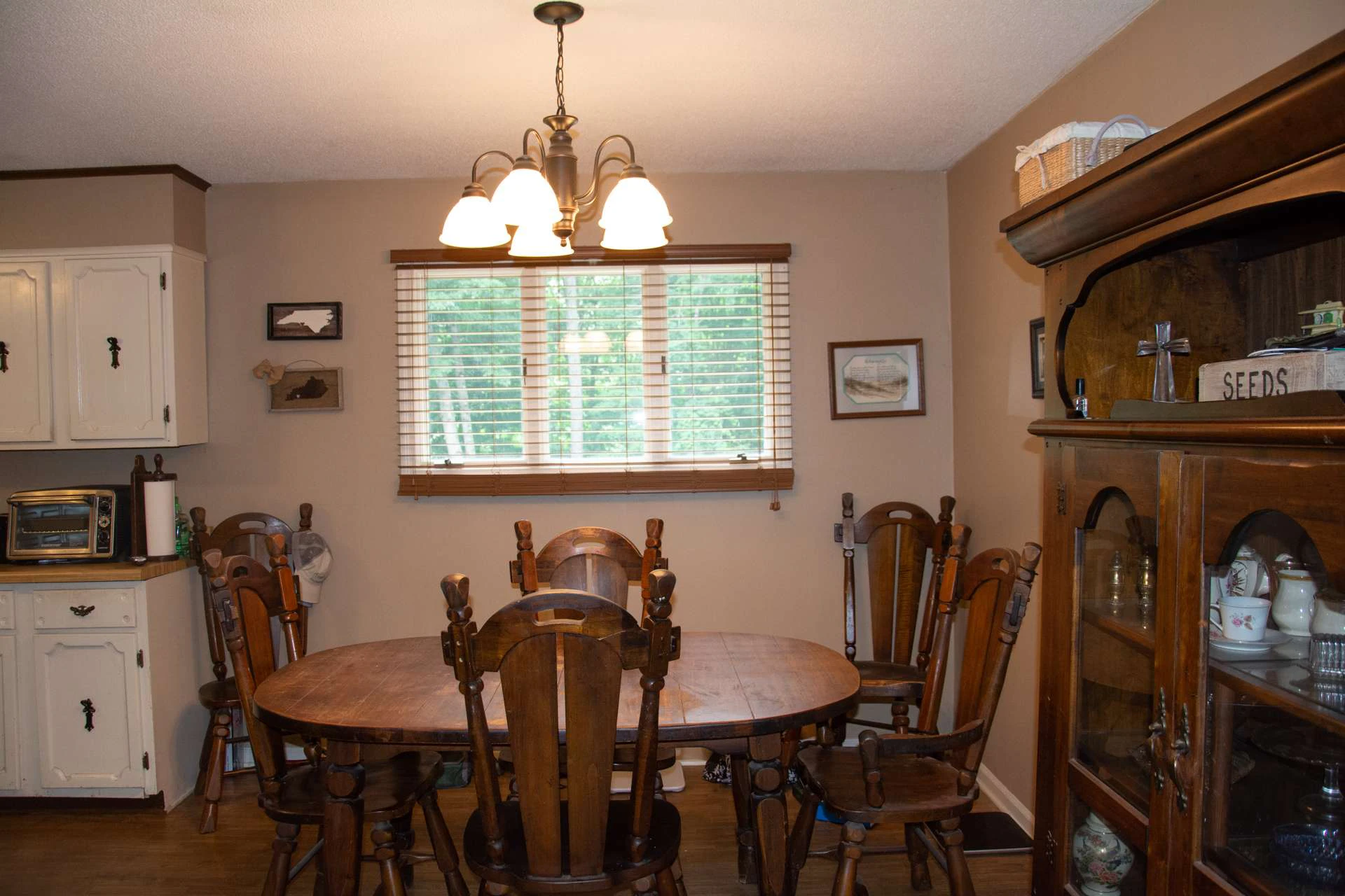 Image number 8 for the current listing