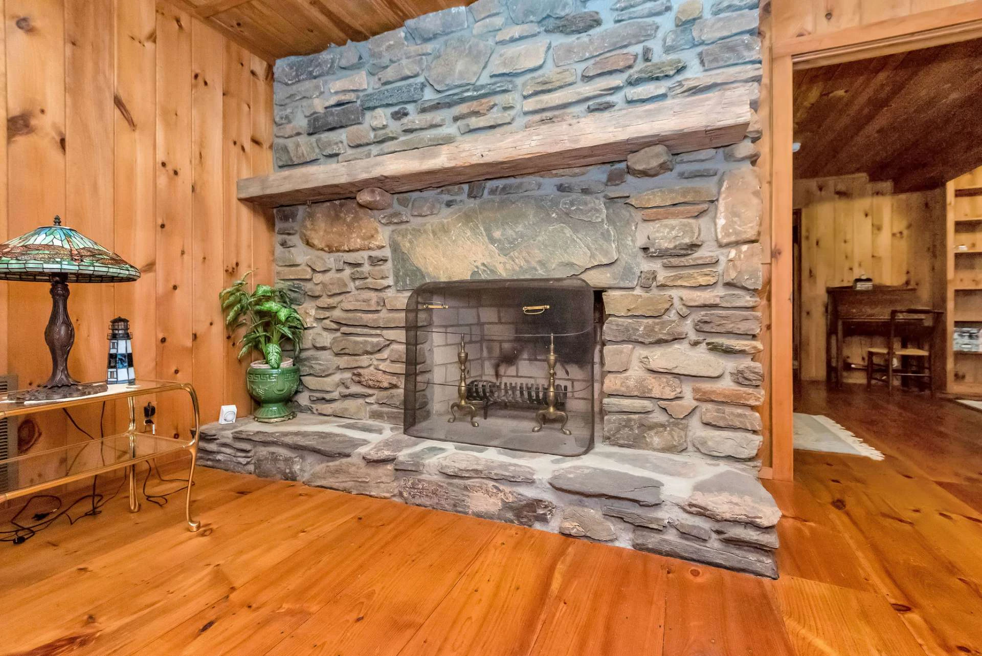 Image number 16 for the current listing