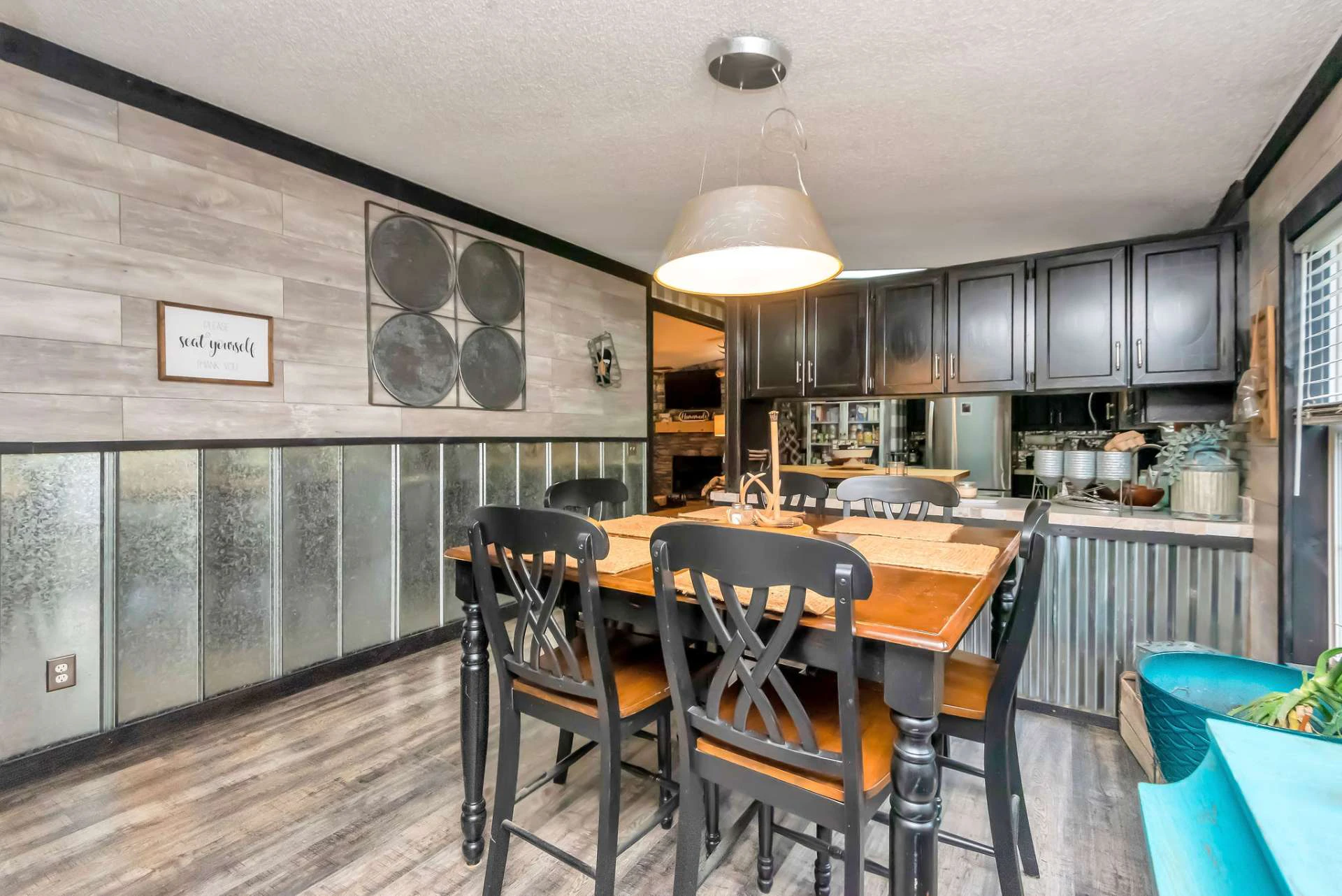 Image number 3 for the current listing