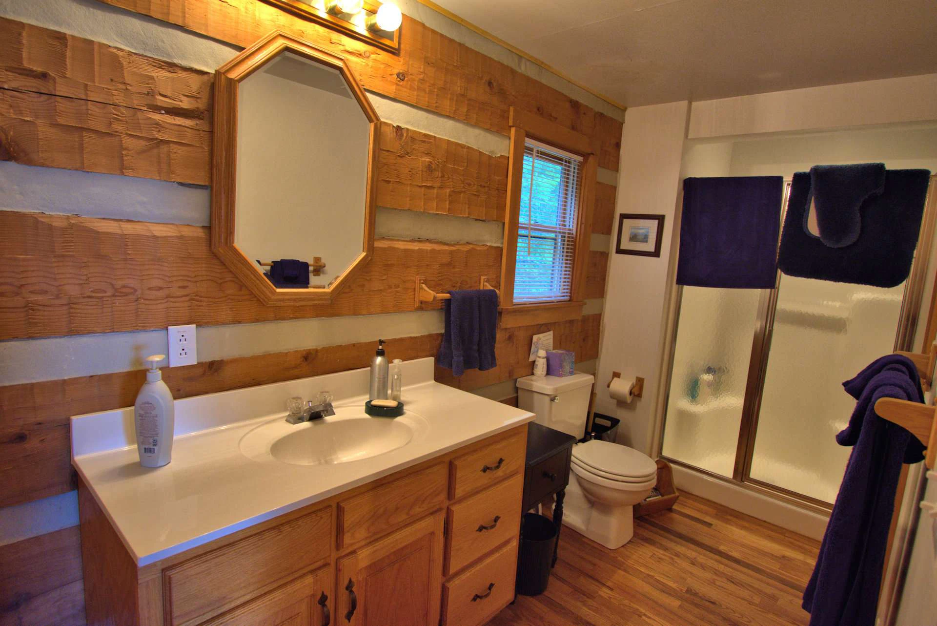 Image number 18 for the current listing