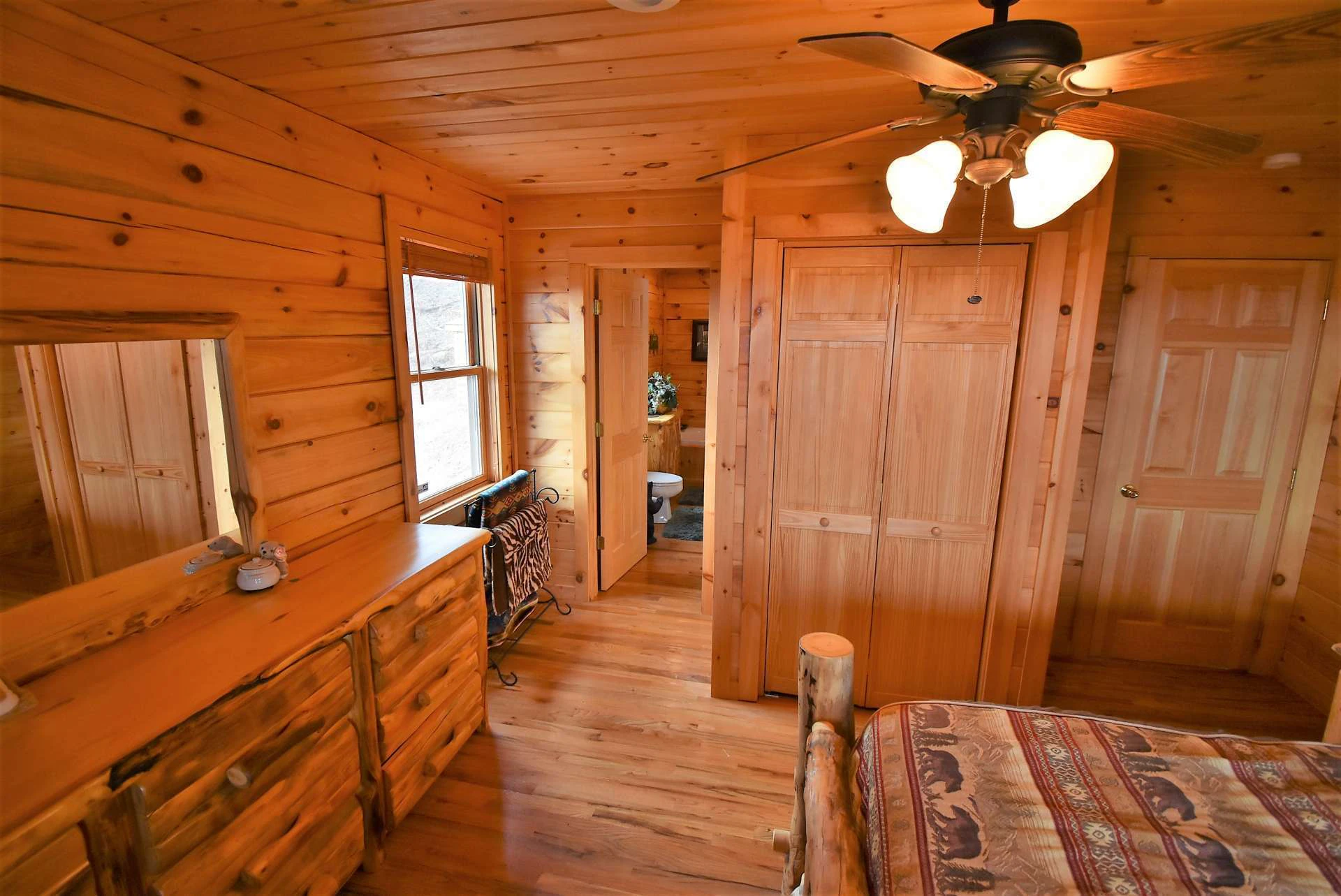 Image number 2 for the current listing