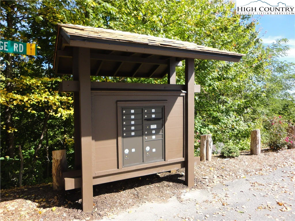 Image number 3 for the current listing