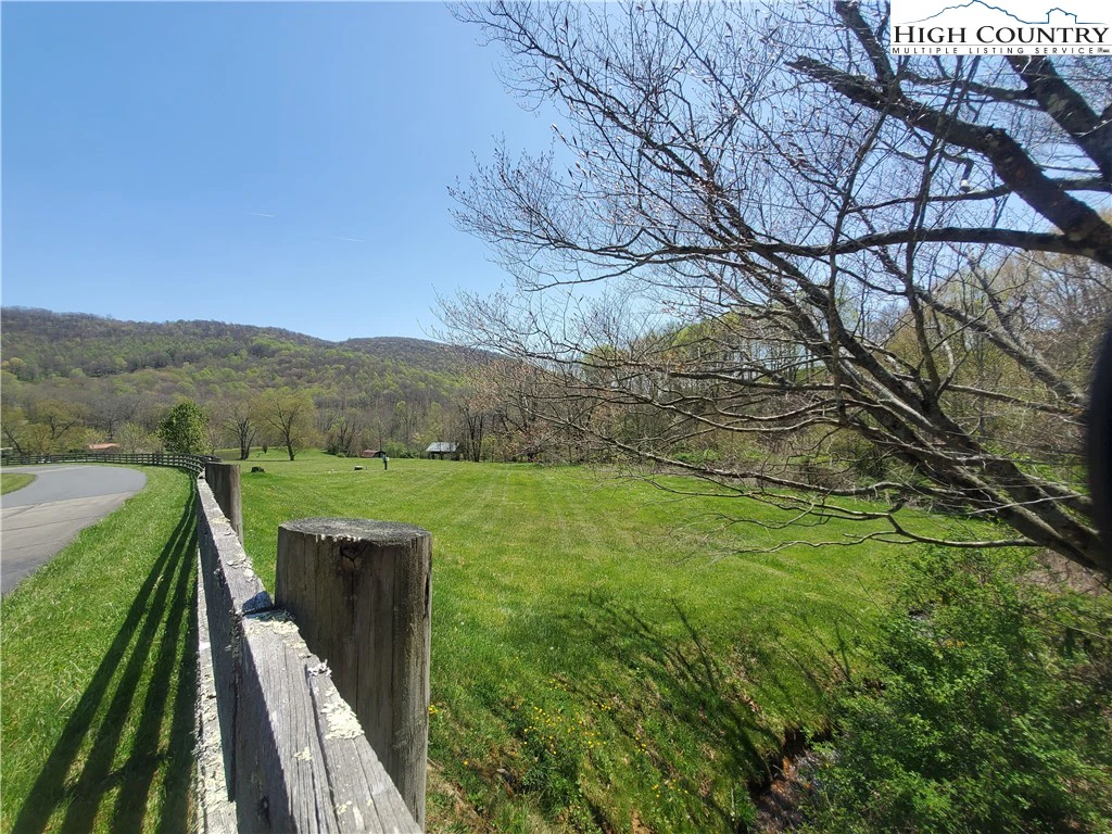 Image number 9 for the current listing