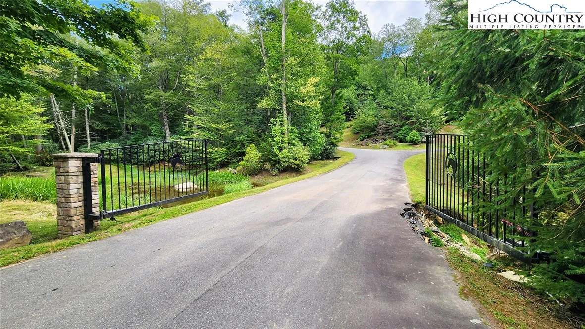 Image number 3 for the current listing