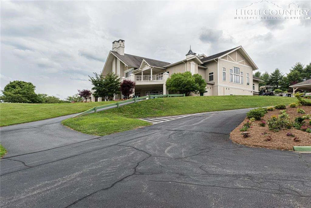 Image number 9 for the current listing