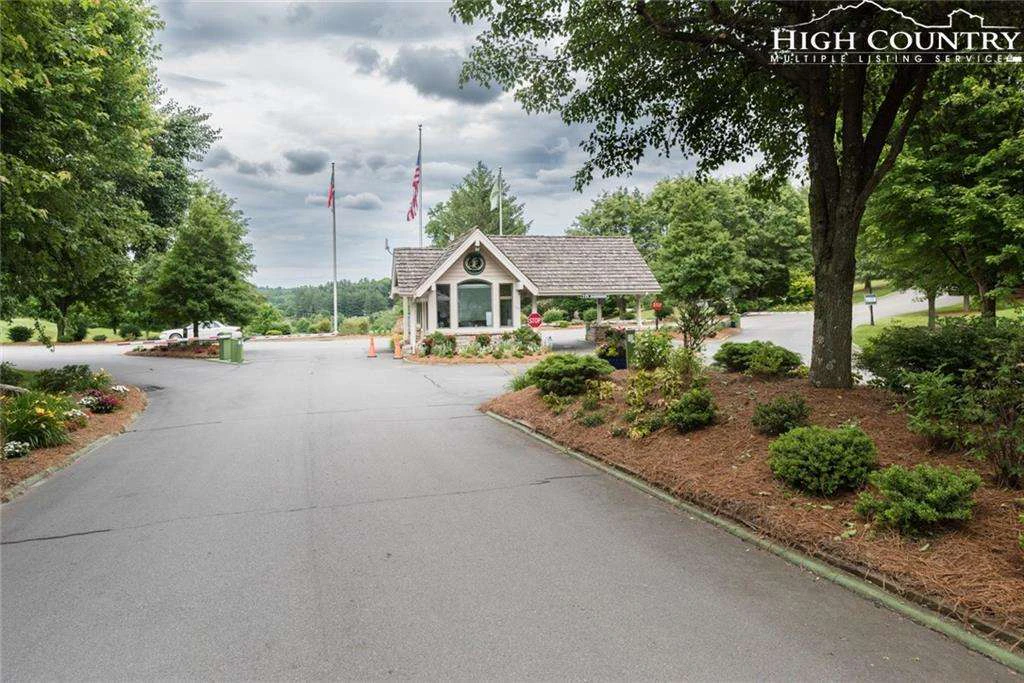 Image number 4 for the current listing
