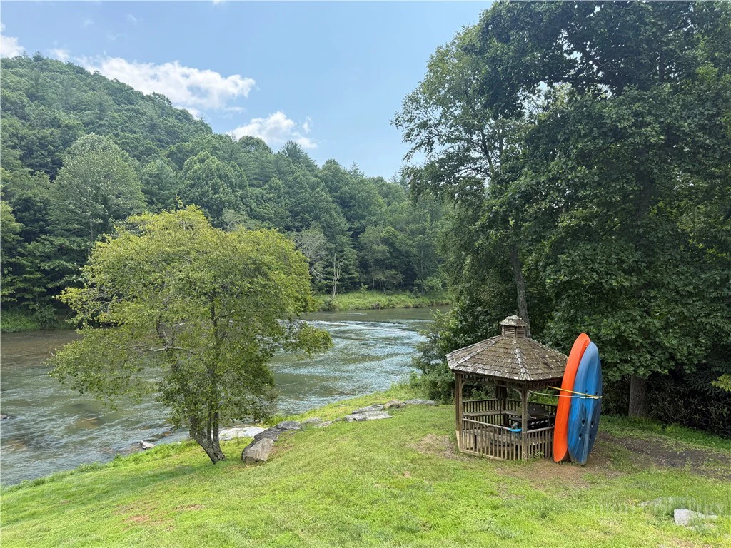 Image number 13 for the current listing