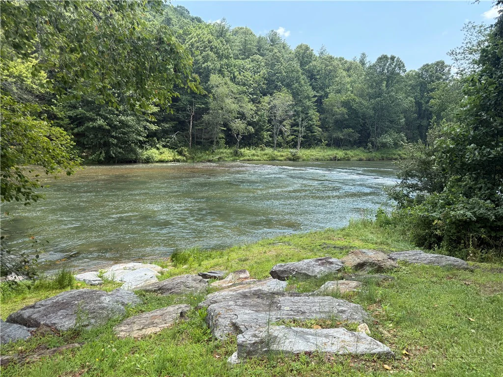 Image number 14 for the current listing