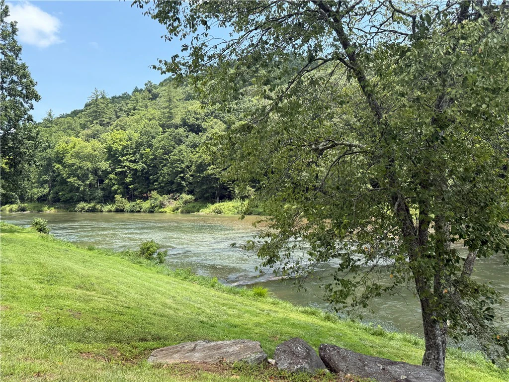 Image number 16 for the current listing