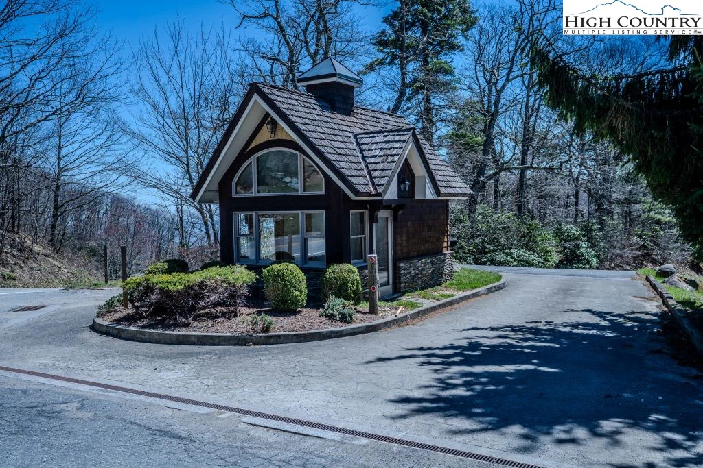 Image number 14 for the current listing