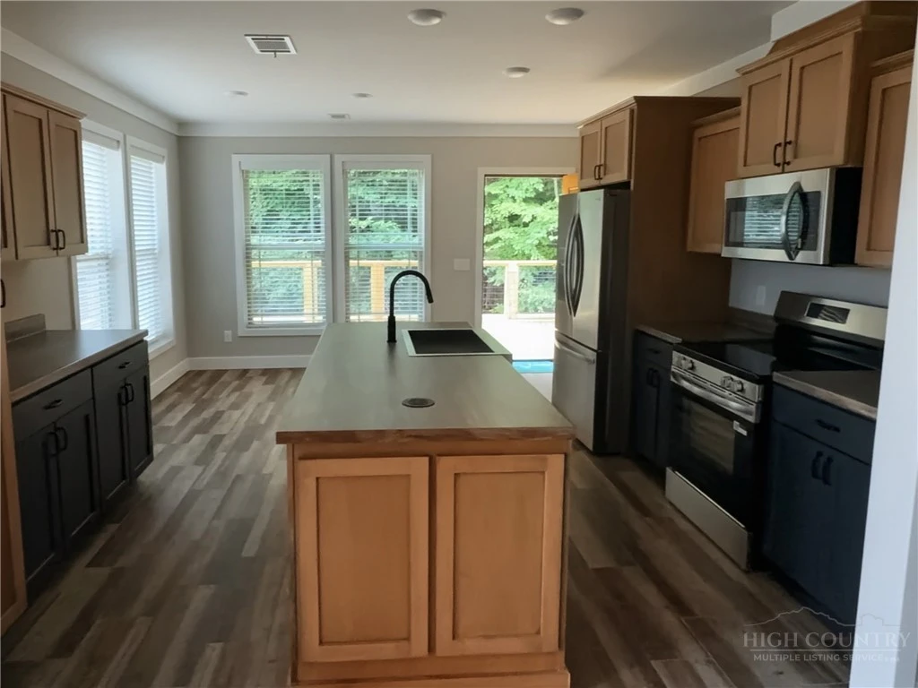Image number 9 for the current listing