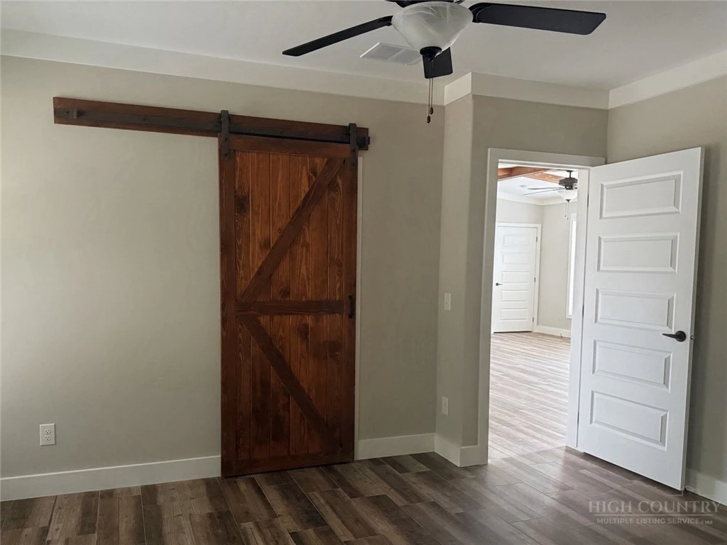 Image number 18 for the current listing