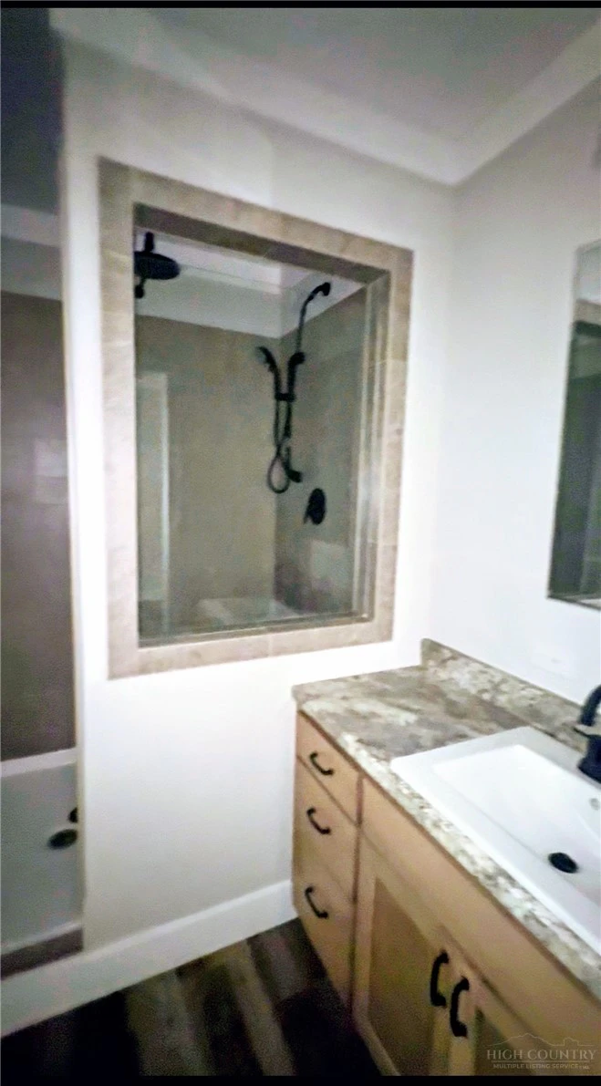 Image number 20 for the current listing