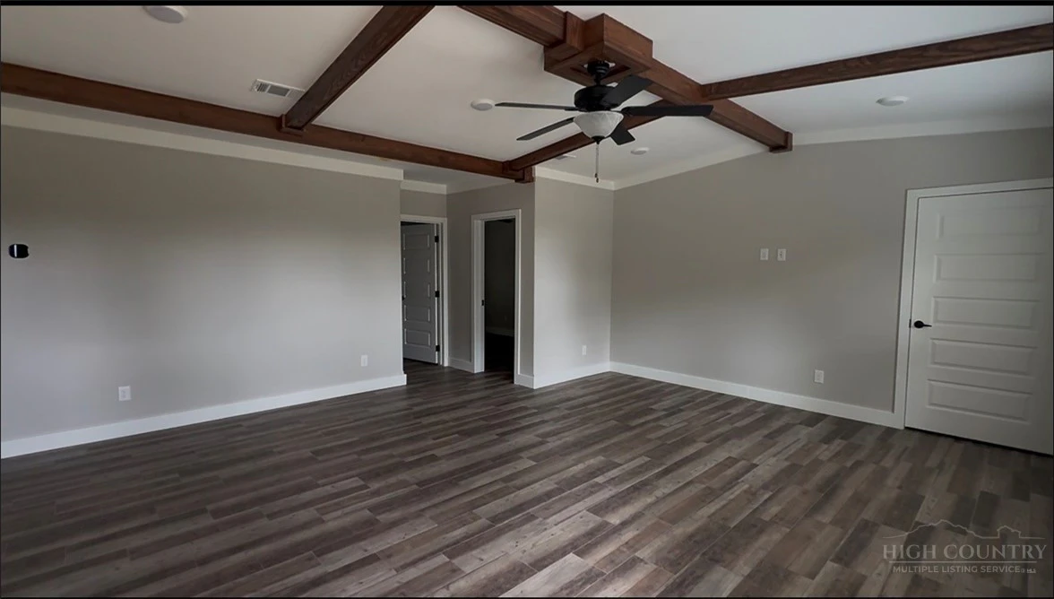 Image number 11 for the current listing