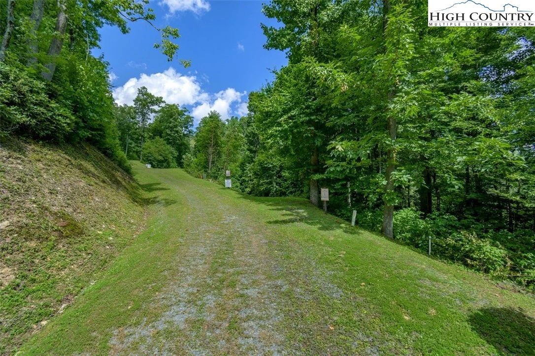 Image number 20 for the current listing