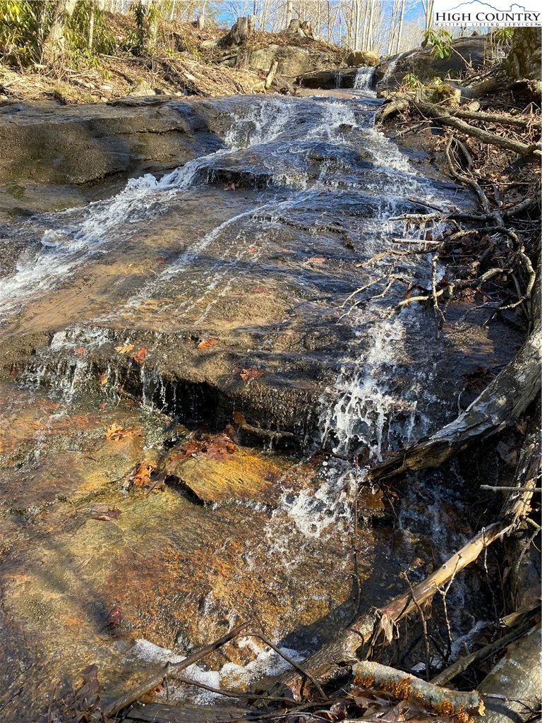 Image number 1 for the current listing