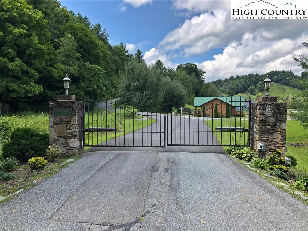 Image number 14 for the current listing