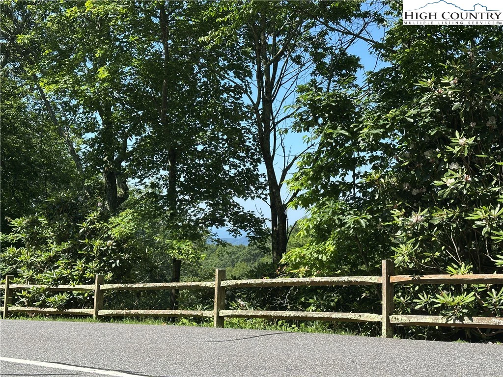 Image number 1 for the current listing