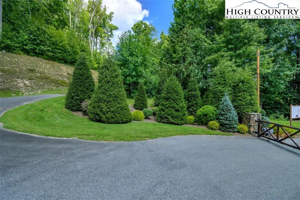 Image number 18 for the current listing