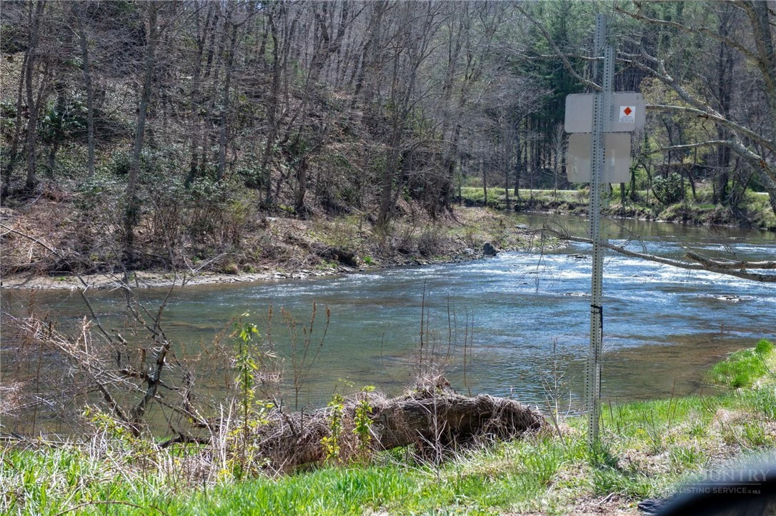 Image number 19 for the current listing
