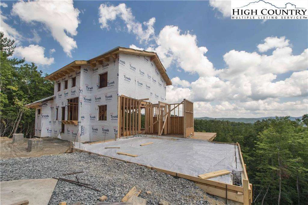 Image number 15 for the current listing