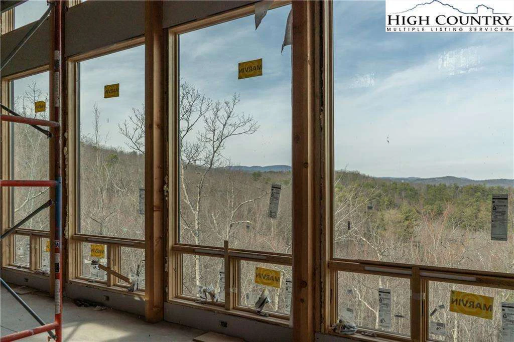 Image number 2 for the current listing