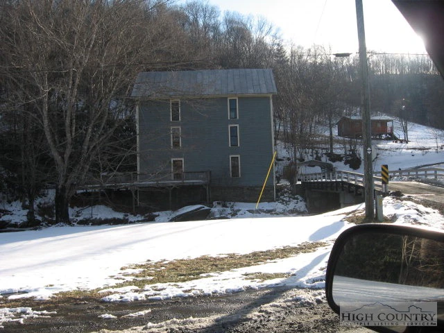 Image number 8 for the current listing