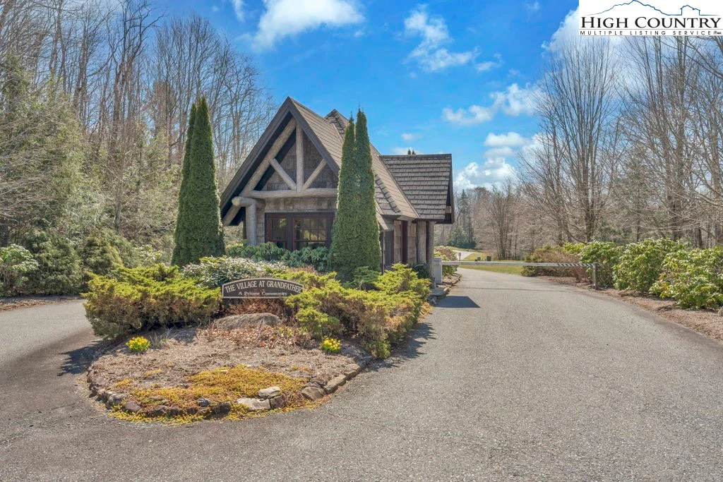 Image number 4 for the current listing