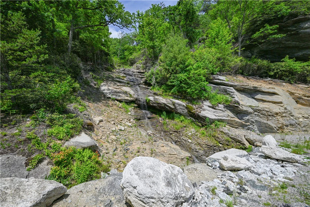 Image number 8 for the current listing