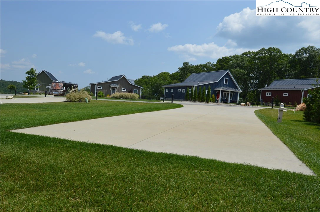 Image number 14 for the current listing