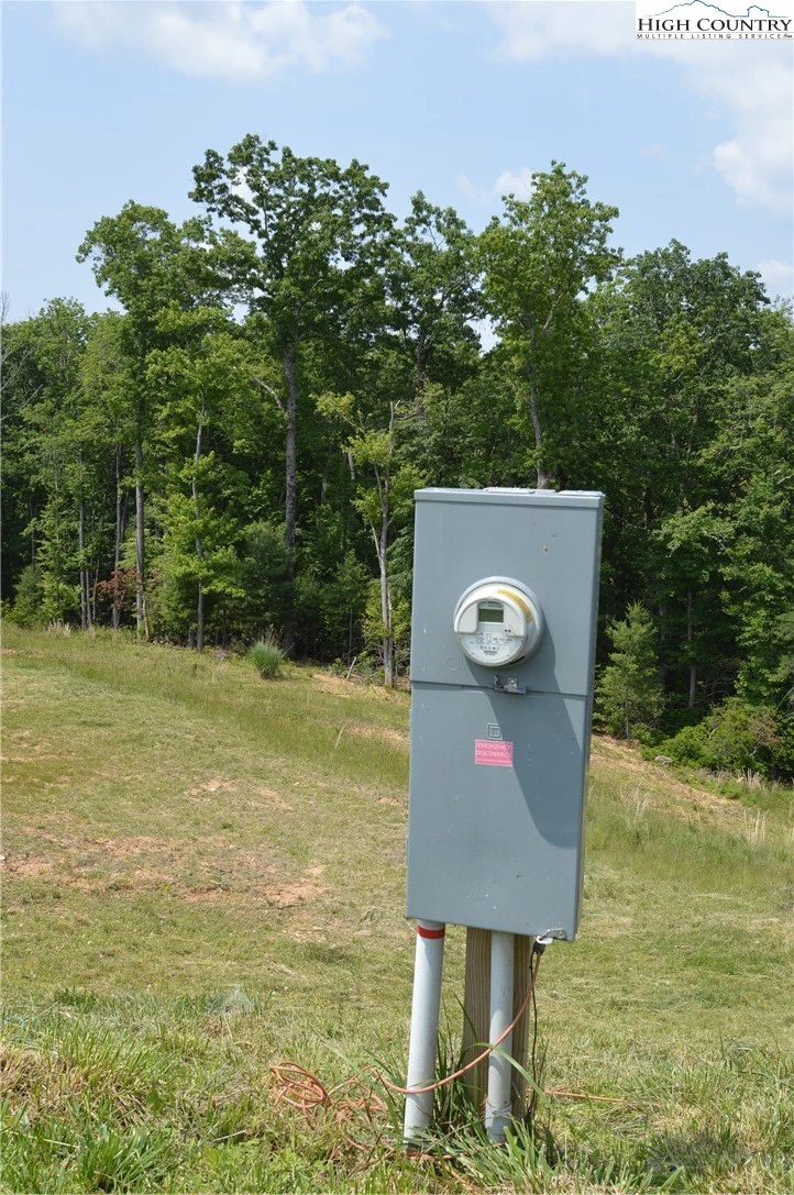 Image number 13 for the current listing